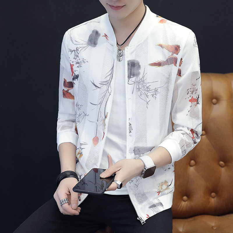 男人爱抽烟，最好穿的年轻点!瞧瞧下图50岁男人，女人看见就夸