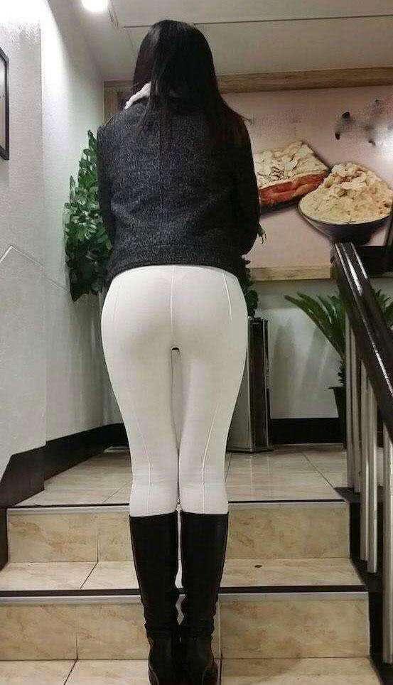 紧身裤休闲又不失甜美，让女人味展现的淋漓尽致