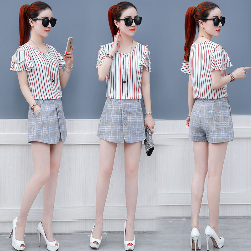 办公室女人不穿丝袜、短裙，瞧瞧下图的这种穿法，让你魅力值爆棚