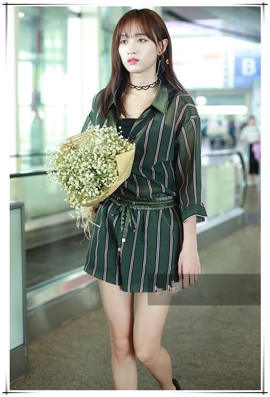 当窦靖童穿竖条纹衫撞上黄婷婷，才知道真女人和假小子差距有多大