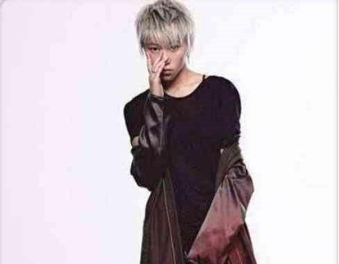 王菲女儿出席活动！奇葩裤子不伦不类，网友这也是时尚？