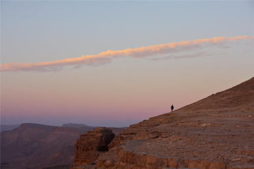 世界第一大坑：长40公里一天都走不完，深坑犹如陨石撞过地球