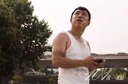 为什么女生穿背心很性感，男生穿就像老大爷!