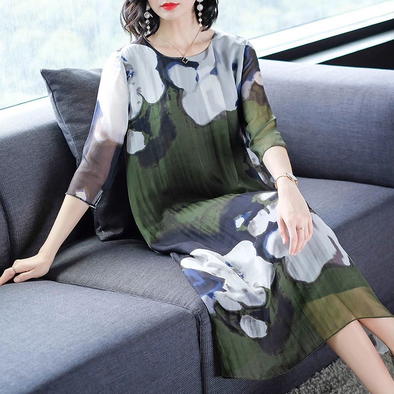 成熟的女人都这样选连衣裙!性感迷人惹人爱，一路上回头率爆表