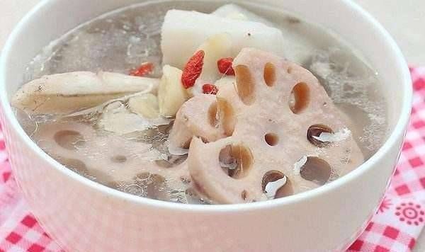 「正确做法」炖莲藕汤时,会变色吗?那是因为还差一步。怪不得汤不是白的