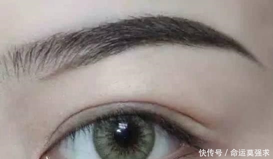 「天生」脸上有这五个特征的女生,天生自带浓妆效果,第四个可遇不可求!