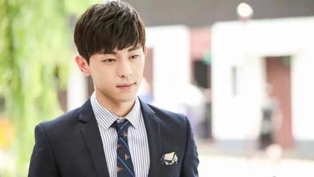 #邓伦#邓伦:戏中自带霸总气质,戏外的他却是一个萌萌的小怂蛋