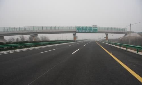  高速|中国这条垃圾建造的公路，全长122公里，用了600万吨垃圾