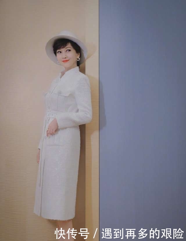  『最新』赵雅芝最新写真曝光 穿白色套装气质优雅