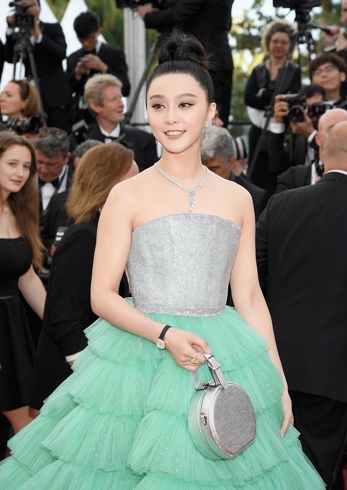 女明星红毯造型大全集 t01d5bb72018a2a7e1e.jpg?size=698x986
