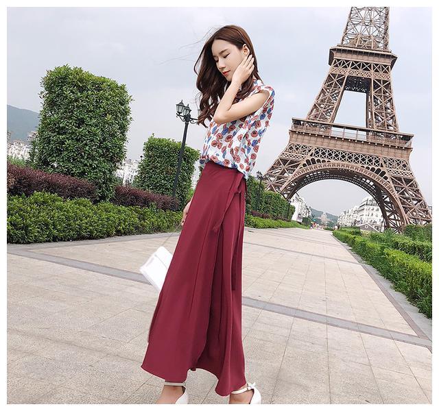 街拍美女温柔优雅的套装搭配，穿上尽显淑女范哦！