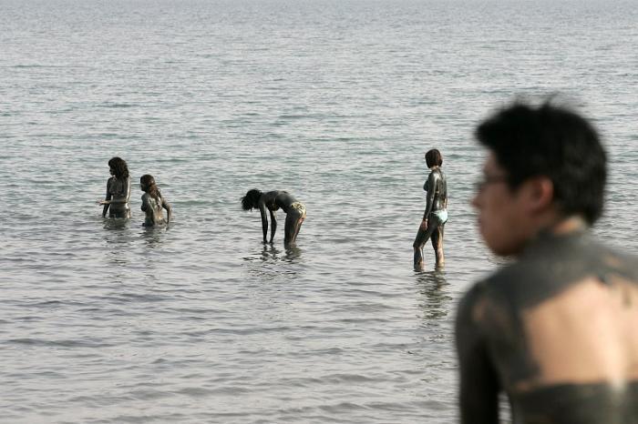 四川隐藏“宝藏”之地，虽是湖泊人却无法沉底，是中国死海！