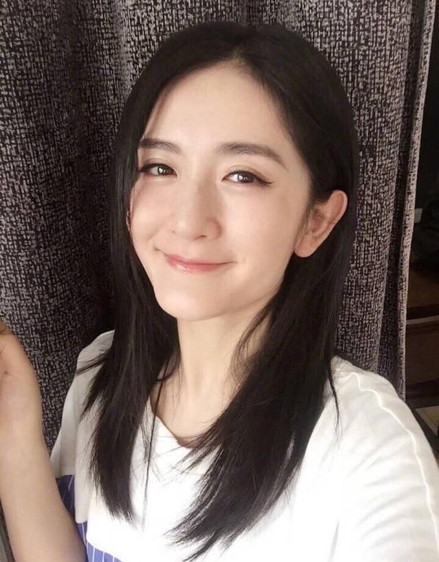 谢娜生娃之后，淑女感十足，网友：仙不过3秒！