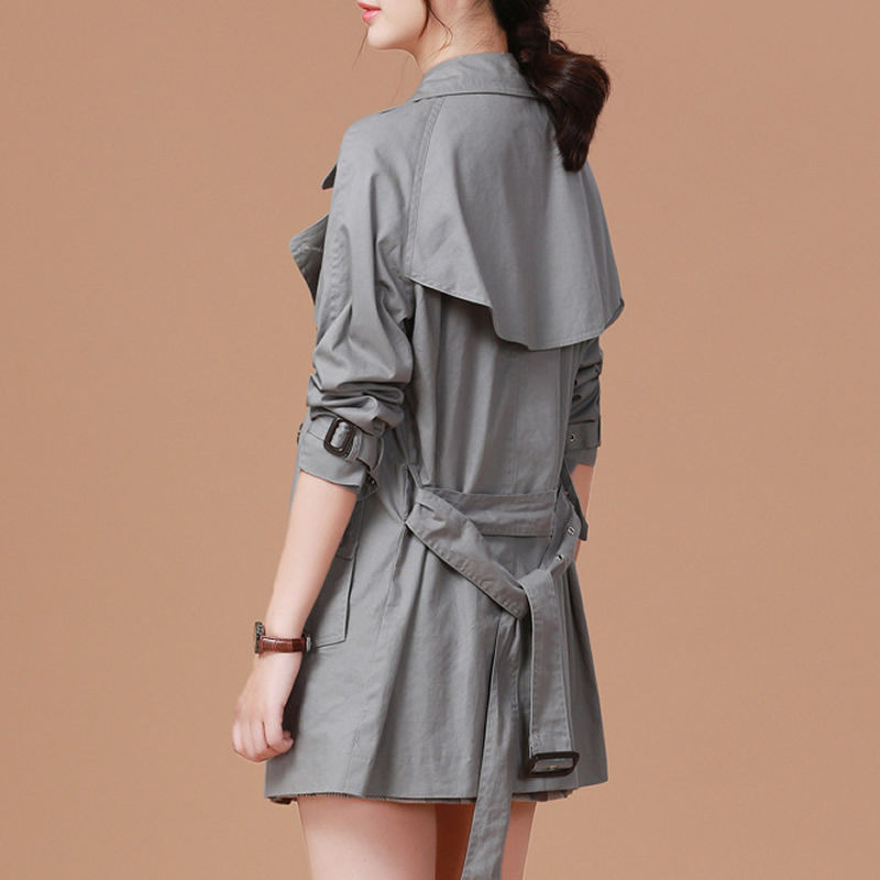 牛仔裤落伍了!今秋流行薄风衣+小脚裤，老婆和妈妈一口气买3件