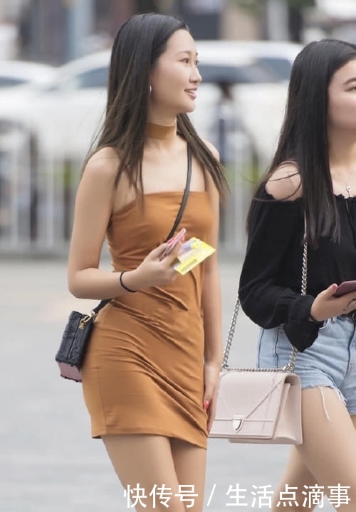 【气质】小姐姐一件修身连衣裙,“土”气的颜色,穿出优雅的气质