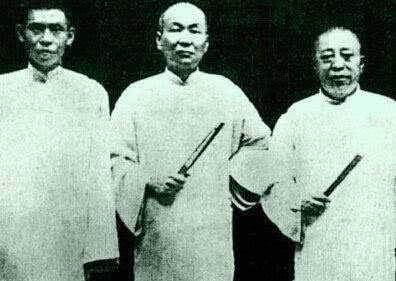 当众|黄金荣当众羞辱杜月笙,杜月笙回应8个字,巧妙化解尴尬