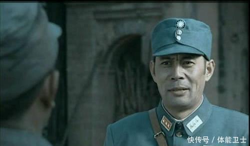 「参谋长」此人是晋绥军的团参谋长, 为何见了李云龙后要先敬礼问候