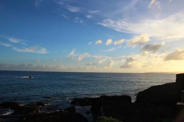 刚刚召开的这个会议再次宣示：祖国必须统一，也必然统一！