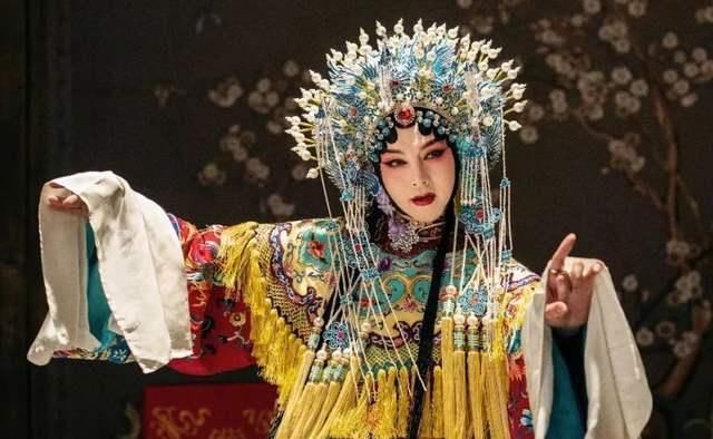  #黄晓明#《鬓边不是海棠红》开播被打“低分”，肖战背锅，于正力挺