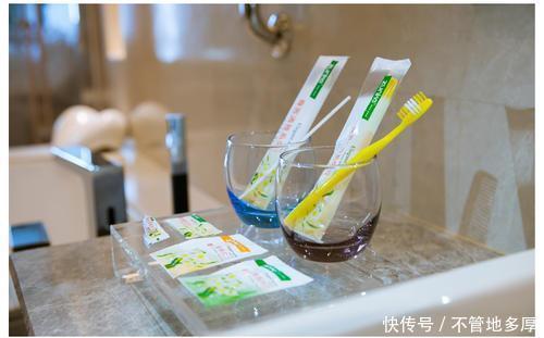 为啥驴友总说住酒店时,看到此类东西,最好找前台申请退房呢