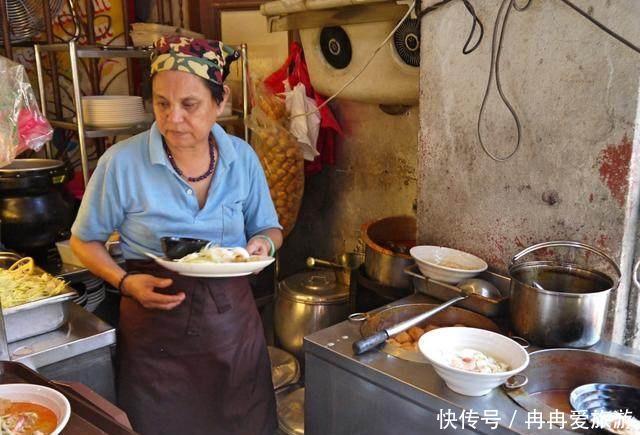 一个名字比中国还要中国的外国城市, 因一道海峡举世闻名！