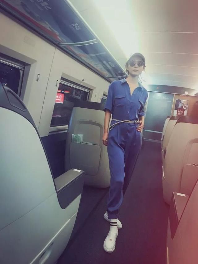 颖宝鞋子终于合脚，但脚背都快垂成一条直线了，谁怀孕敢这么穿？