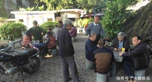  【条件】2020年农村60岁老人，满足这几个条件，就能每个月拿100