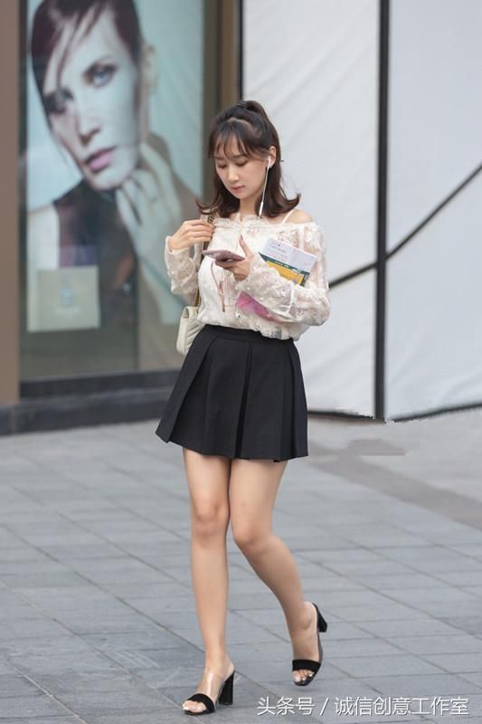 街拍 穿清凉又性感的吊带背心 将女人的妩媚尽显 回头率Hold不住