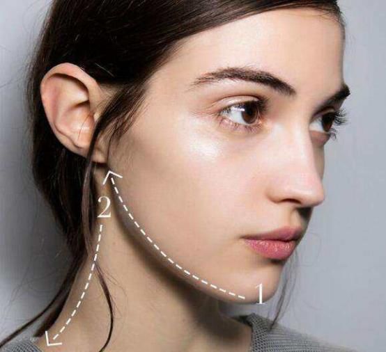 圆圆的大饼脸也能有精致的妆容？别逗了！》