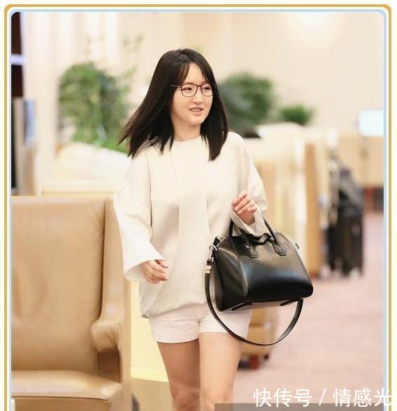 杨钰莹人老心不老！47岁挑战超短小热裤，网友这双腿布满了岁月