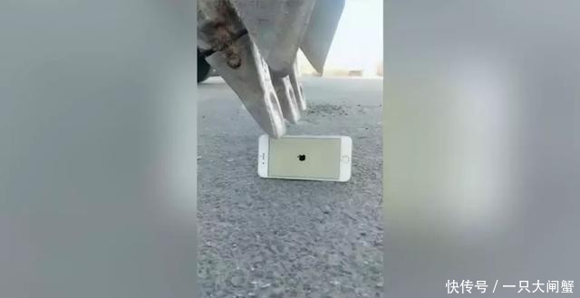  【成明星】“只有中国人能把挖掘机开成这样！”外国人直呼活久