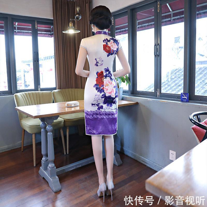 显腿细的开高衩旗袍，薄而不透超美嫩