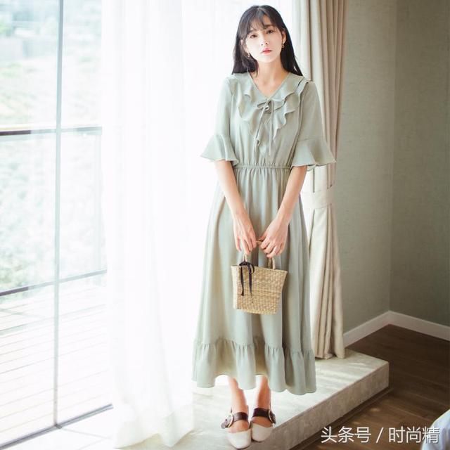 淡雅清新的连衣裙，今夏美到让人挪不开眼睛