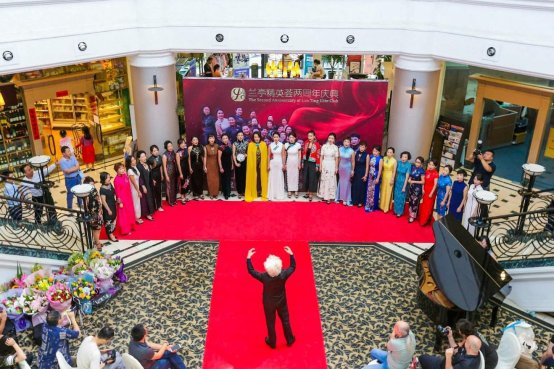 小罐茶再次与时尚牵手 高调亮相＂兰亭精英荟＂两周年庆典