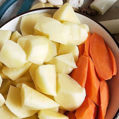 胡萝卜怎么切菱形最好 t01d5ed213b491cb9c8.jpg