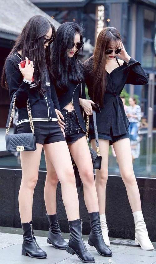 街拍:一排长腿美腿如玉高挑妹纸真是亮瞎眼了