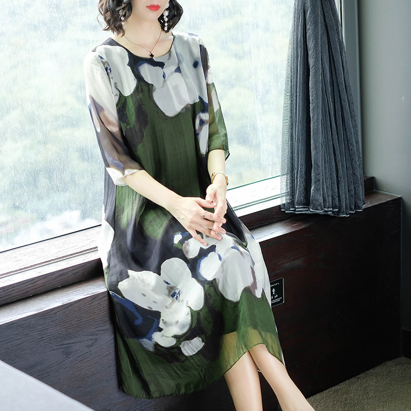 成熟的女人都这样选连衣裙!性感迷人惹人爱，一路上回头率爆表