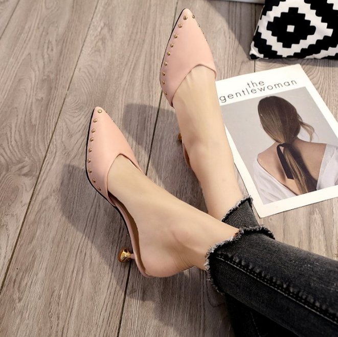 高跟鞋、豆豆鞋、不如一双平底凉拖舒适，时髦轻盈解放双脚