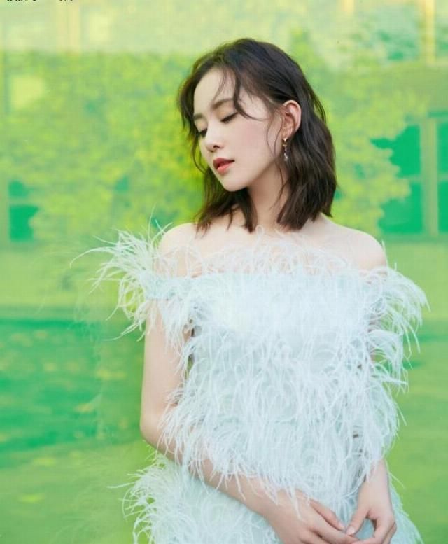  「仙气」春光俏丽下，不穿点仙气飘飘的羽饰单品怎么对得起这美好天气！