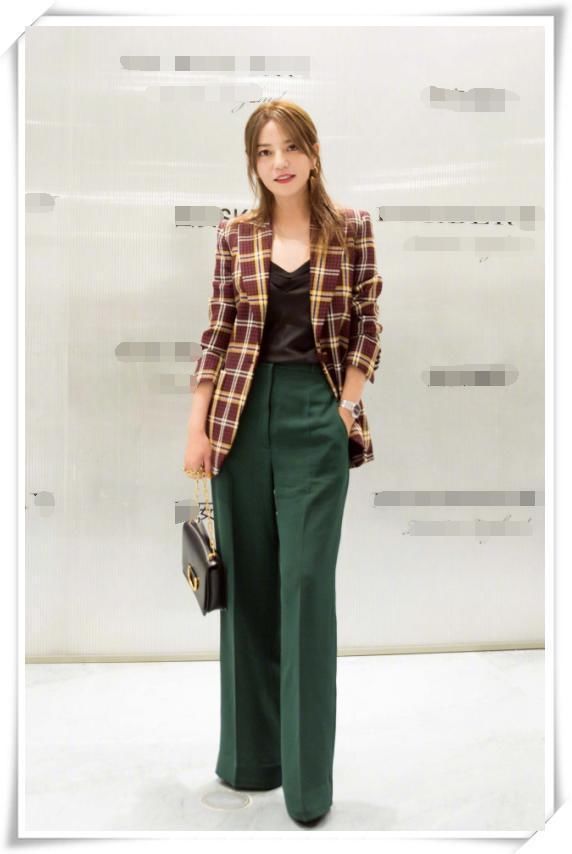 当瘦掉20斤赵薇穿上高腰裤，网友直呼:美炸天!连何穗都甘拜下风