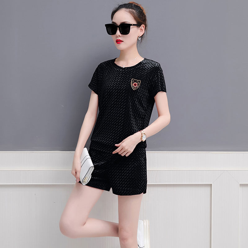 现在的女人越来越大胆!去健身房这样穿，难怪老公天天往健身房跑