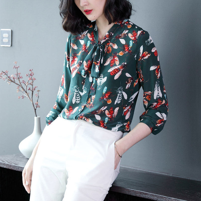 我家妈妈今年57岁，但她从不穿妈妈装，就穿这种，显嫩更提气质