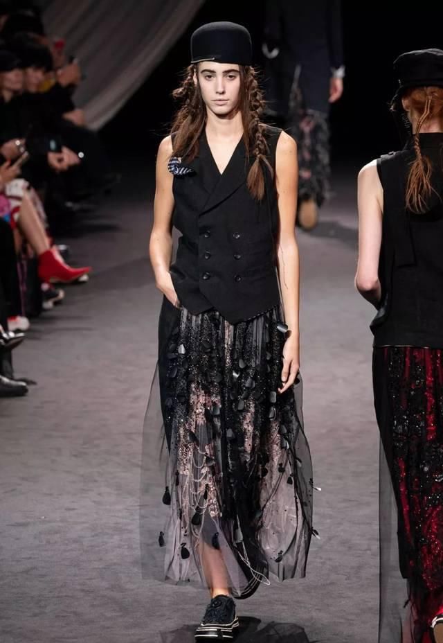  时装秀：Yohji Yamamoto 2020 春夏时装秀：山本耀司的黑色诗意想象