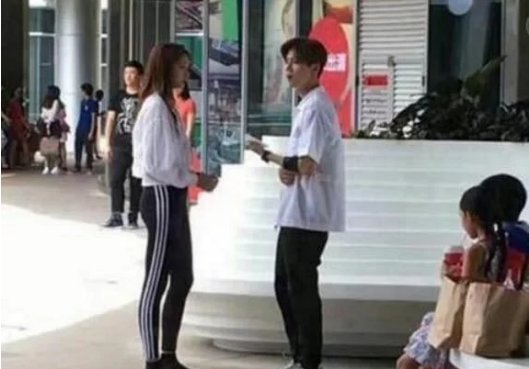 关晓彤爸爸出手，鹿晗关晓彤分开谣言不攻自破，甜蜜让人羡慕