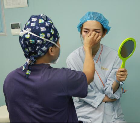 学生整形热潮 上海学生整形美容基地落户上海艺星