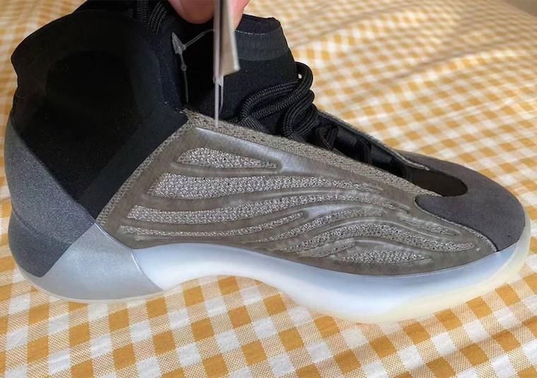  发售：今年 6 月发布！Yeezy 篮球鞋新配色你觉得怎么样？