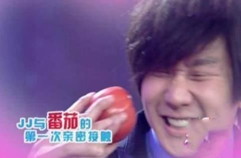  吃法@每天吃一个西红柿，皮肤就能变白？看看女明星们的吃法，普通人嫌寒碜而忽略