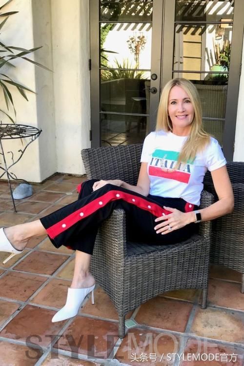 字母Tee这样搭，才时髦爆棚！