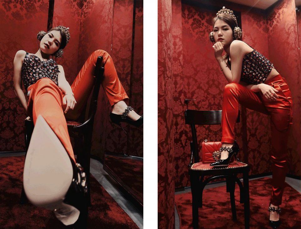 亲身示范丨原来真的可以在试衣间自拍出时尚芭莎封面!