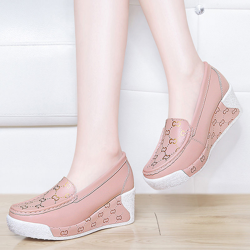 小个子女人，出门别总穿高跟鞋!如今流行这样的软软鞋，优雅舒适